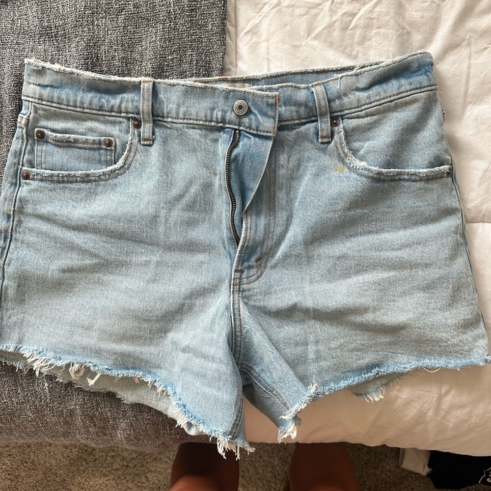 Abercrombie & Fitch 90s Relaxed Cutoff Light Wash Jean Shorts